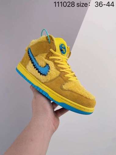 El luchador Kemonito no lanzó sus tenis, las fotos son de una colección de  Nike de 2006 | Factual