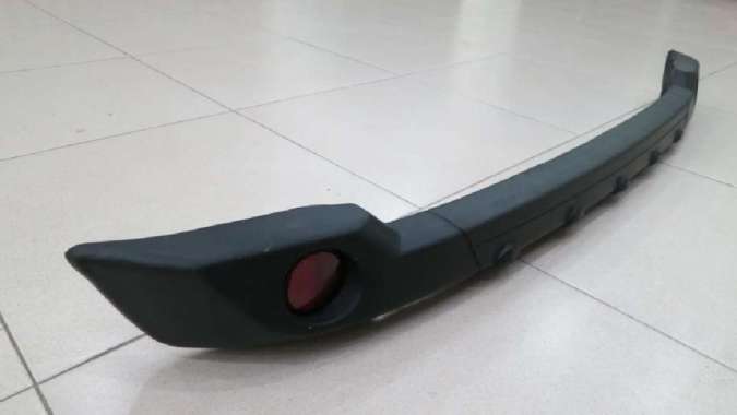 BEMPER BELAKANG KIJANG INNOVA 2004-2010 KARET REFLEKTOR