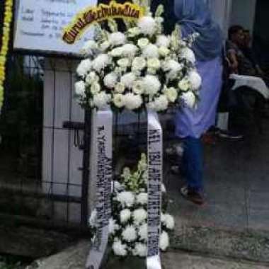 Karangan Bunga Standing Flower Ucapan Wisuda 2 Tingkat