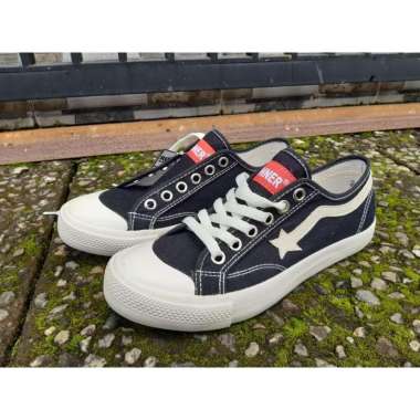 Runner 601 LC Sepatu Kets Sepatu Casual Sepatu Kuliah Warna Navy 42
