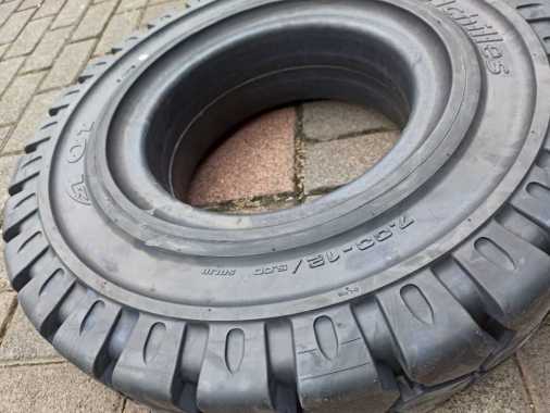 Ban Forklift Achilles A-01 700-12 Ban Mati/Solid/Buta