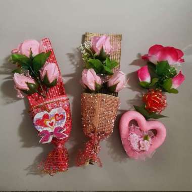 Box Buket isi 3 Bunga Flower Bouquet Hadiah Valentine Buket 3 Bunga
