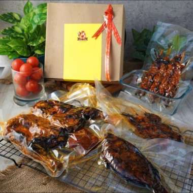Hampers Parsel Parcel Gift Hadiah Ultah Lebaran Makanan Siap Saji