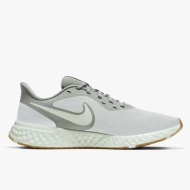 Nike Revolution 5