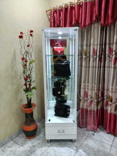 Lemari Hias Lampu Minimalis