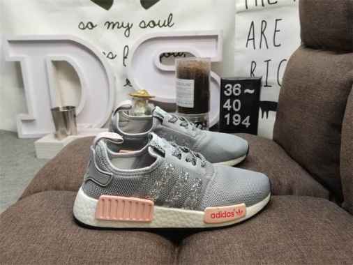adidas_adidas-nmd-r1-women-sports 