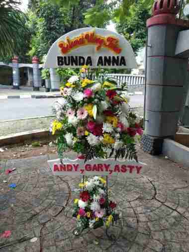 Karangan Bunga Standing Flower Wedding 2 Tingkat
