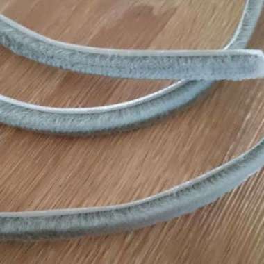 Chanel7 Bulu Penutup Celah Pintu / Mohair Moher Seal Door Strip 9mm 5 Meter Abu