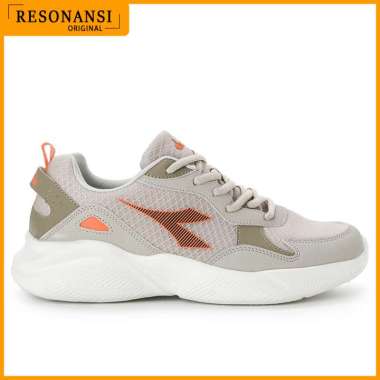 Sepatu diadora original store