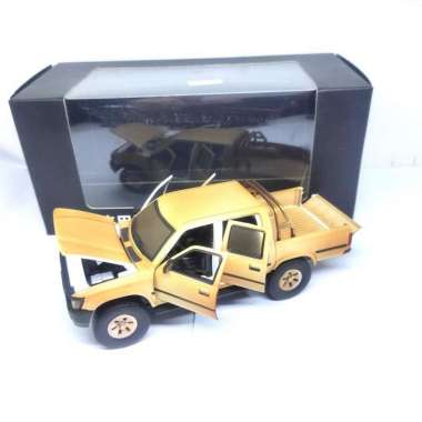 diecast miniatur mobil Toyota Hilux truck pick up 1:32 bahan besi