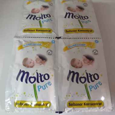 Molto Pure Molto Ultra Pure Pewangi Pakaian Renceng isi 6 sachet x 20ml hitam