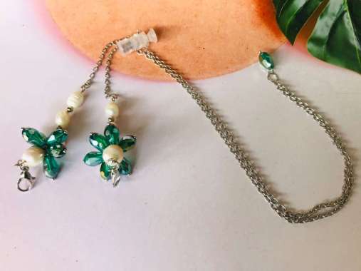 konektor pengait masker hijab 2 in 1 Rantai Mutiara Asli x Kristal Hijau