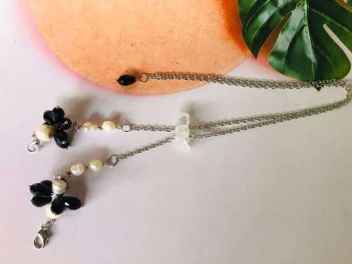 konektor pengait masker hijab 2 in 1 Rantai Mutiara Asli x Kristal Hitam