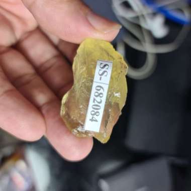 BATU CITRINE ROUGH GEMMY BRAZIL77