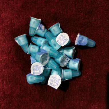 jarum insulin biru