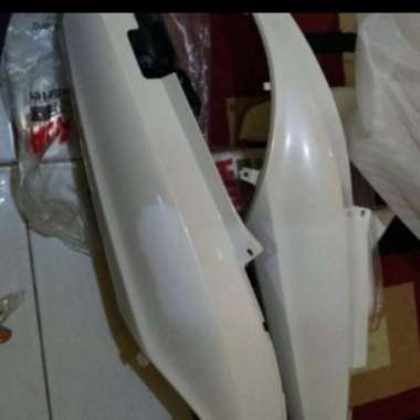 BODY BODI BELAKANG MIO J MIO GT KANAN KIRI PUTIH ORIGINAL YGP