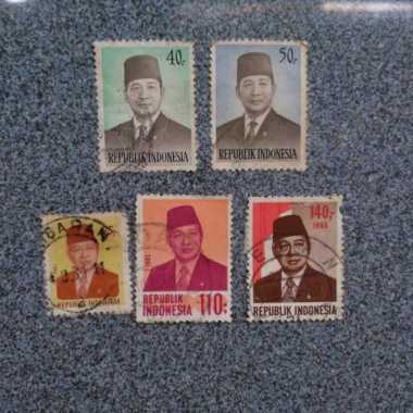 Perangko Suharto 1 Set