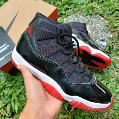 Air Jordan 11 Retro Playoffs Bred (2019)
