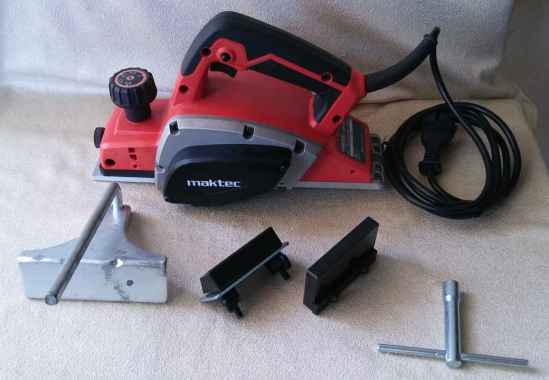 MAKTEC MT-191 Mesin Serut Kayu (82 mm)