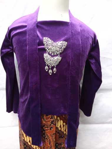 Kebaya Bludru Kutu Baru Anak Warna Ungu Set Jarik Batik SD