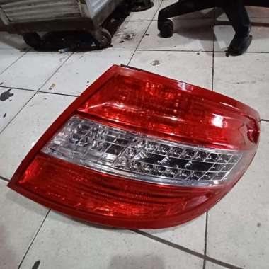 Stoplamp lampu belakang mercedes benz c class w204 c200 kanan