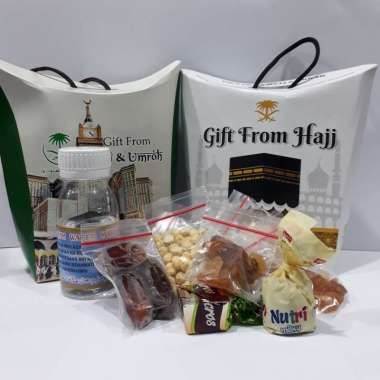 Paket Oleh-Oleh Haji Umroh Ekonomis Kemasan Paper Bag Isi Air Zam zam / Kurma / Kismis / Kacang Arab