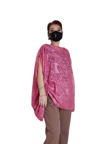Tunik Blus Big Size Lengan Pendek loose Sifon Motif Asimetris Bunga Pink Gesyal Batwing