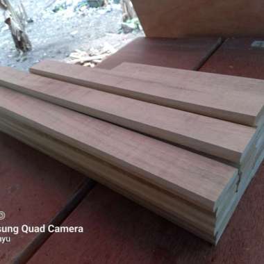 Papan kayu cemped halus