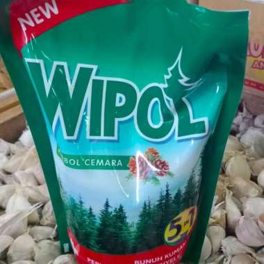 wipol karbol cemara 780 ml