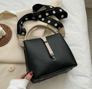 Tas Selempang Wanita Branded 100 Original Blibli Com