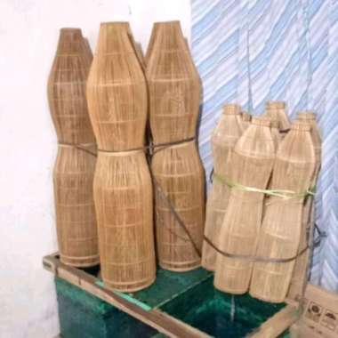 Bubu wuwu bambu BESAR perangkap ikan, belut, kepiting di parit selokan