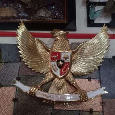 Lambang Burung Garuda Kuningan Hiasan Dinding