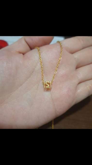 Kalung inisial huruf S kubus emas asli