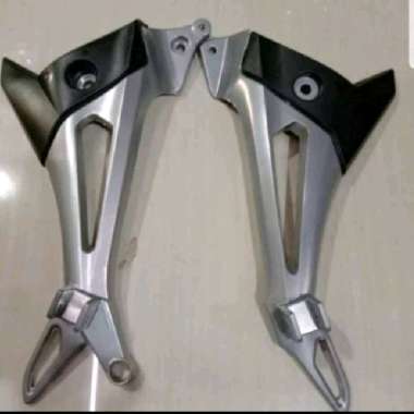 dudukan footstep belakang revo lama