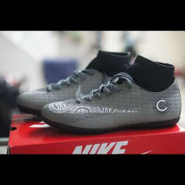 Daftar Harga Harga Sepatu Futsal Nike Terbaru Juli 2020 Terupdate Blibli Com