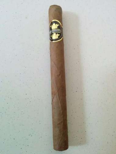 Dos Hermanos Churchill Size 50 X 7.5"