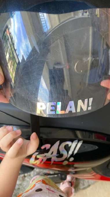 Stiker Viral PELAN! Hologram Motor Mobil Laptop Sepeda Helm Cutting