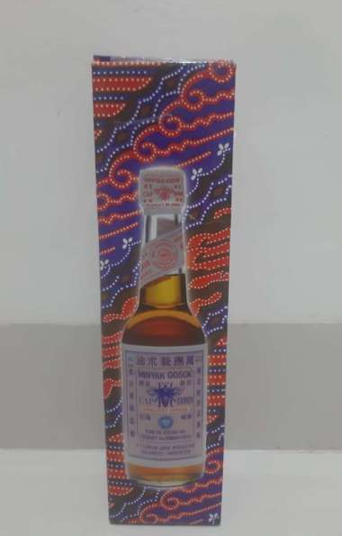 Cap Tawon Minyak Gosok [330 mL/ Makassar]