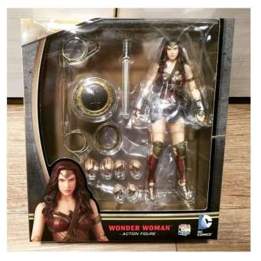 MEDICOM MAFEX WONDER WOMAN BVS BATMAN VS SUPERMAN DAWN OF JUSTICE 024