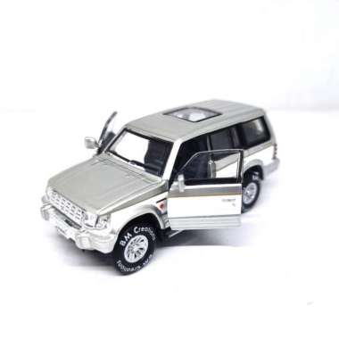 diecast miniatur mobil Mitsubishi pajero
