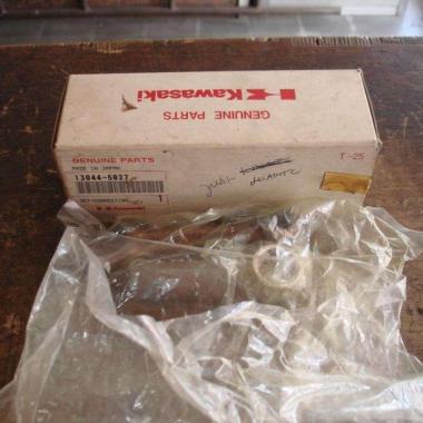 Conrod Assy Kawasaki AR125 Original Kawasaki Japan White