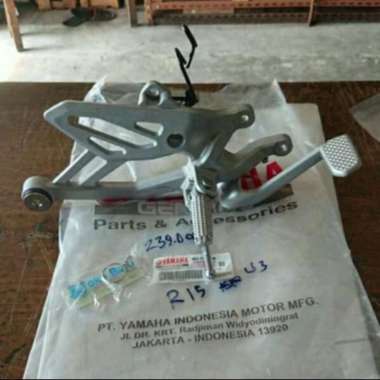 Footstep depan kanan assy yamaha R15 VVA original YGP
