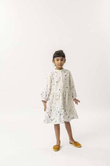 Sejauh Mata Memandang Terusan Anak Tumbuh M Putih