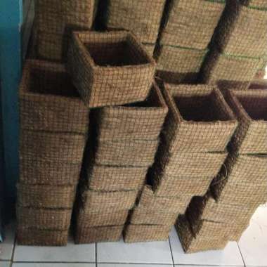 pot anggrek kotak sabut kelapa ram besi