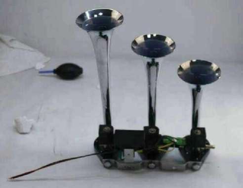 Klakson 3 trompet/ corong .TELOLET 24 V.CHROME