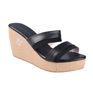 Yongki Komaladi SBDO 610044 Sandal Wedges - Hitam
