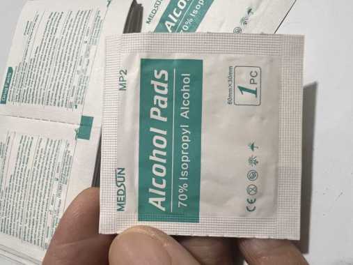 Alcohol pads/ alcohol swab
