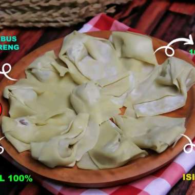 Pangsit rebus dan goreng isi ayam