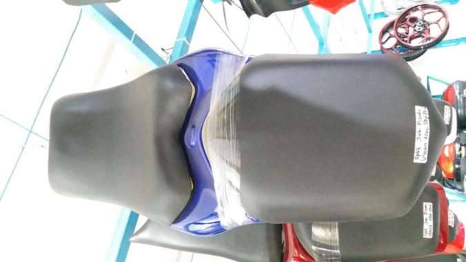 OEM Split Jok Pisah for Vixion New, Byson, CB 150R, Verza BLACK