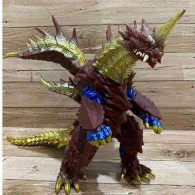 Monster Ultraman Maga Orachi Karet 16Cm